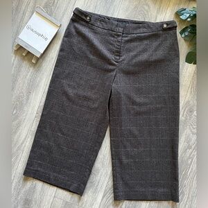 Geoffrey Beene sport stretch cropped trousers. Size 10